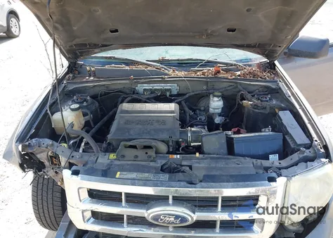 2011 Ford Escape Xlt z USA, uszkodzony, nr VIN 1FMCU9DG2BKB47100